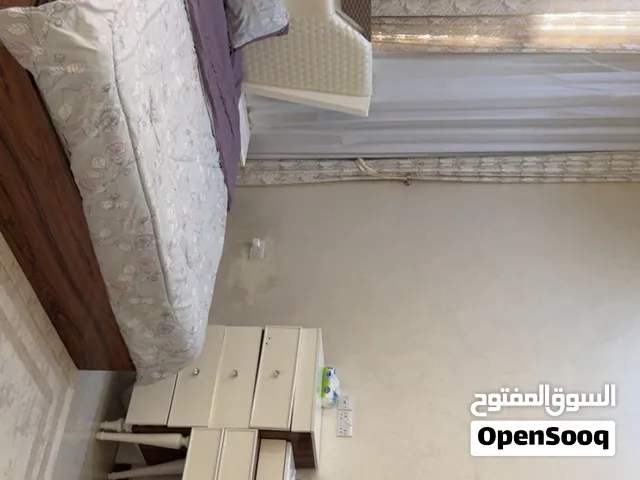 غرف نوم  في سبيرنق نوعيه وفي خشب مصري   وفي خشب الثيل الوزن  وزخرف ع الكبت ملابس جميله