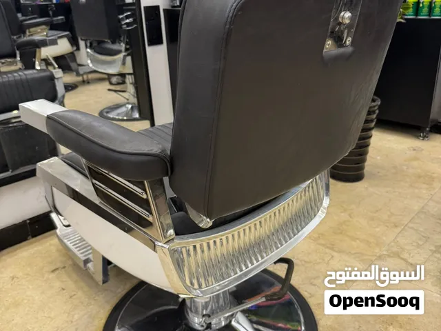كرسي ومرايه وميز حلاقه للبيع