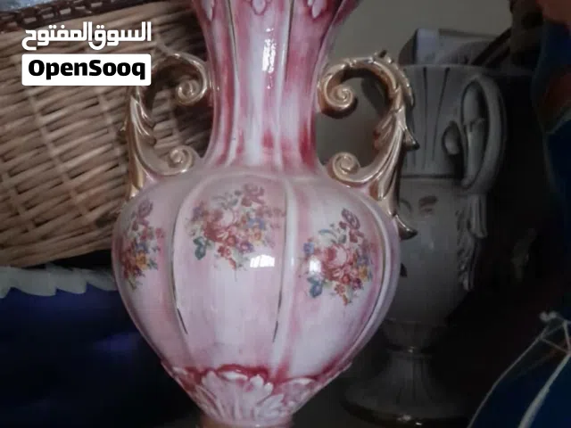 مزهرية كبيرة و قديمه  للبيع
