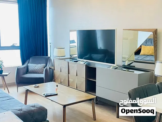 للإيجار السنوي -شقة فاخرة باطلالة بحيرة طابق منخفض مجمع كوزا بارك بجانب المول