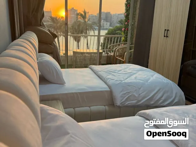 شقة فندقية للايجار اليومي علي النيل للعائلات 3 غرف وريسبشن مكيفة ومجهزة بالكامل