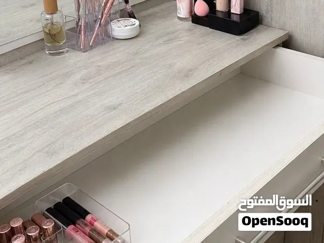 تسريحة مع مراية و4 أدراج للبيع – إربد