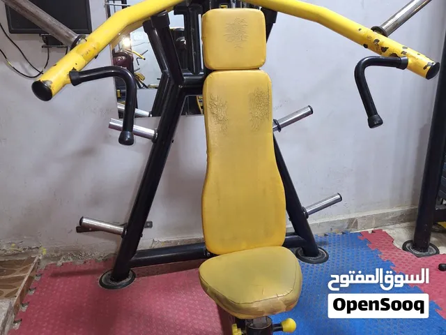 جيم كامل بالارضيات وكل محتويات الجيم بالأجهزة والدنابل والبارات للبيع بسعر مغري