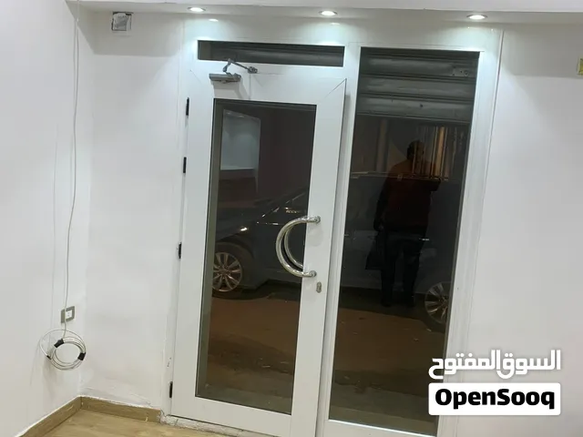 مكتب في شارع البلدية خلف فندق الصفوا مكتب صغير