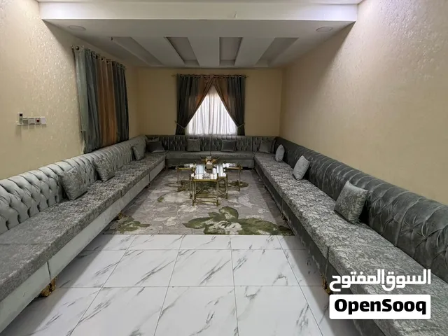 مجلس بحالة الجديد المجلس وطاولة المنتصف والستاير فرش بحالة الوكالة