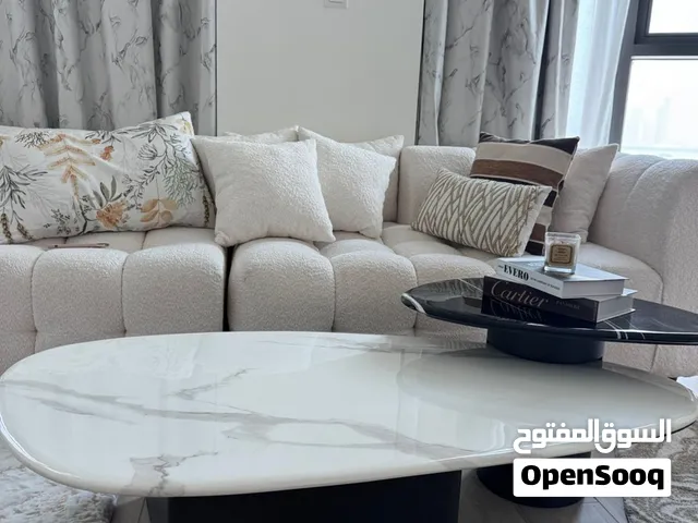 طاولة كوفي للبيع -   Modern coffee table in black and white