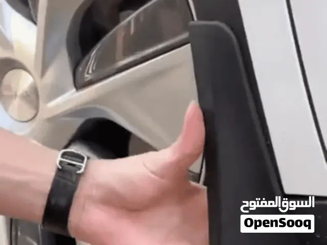 الاستخدامات  حماية هيكل السيارة من الطين، الحصى، الماء، الرمل وبقايا الطريق التي تقذفها الإطارات أثن