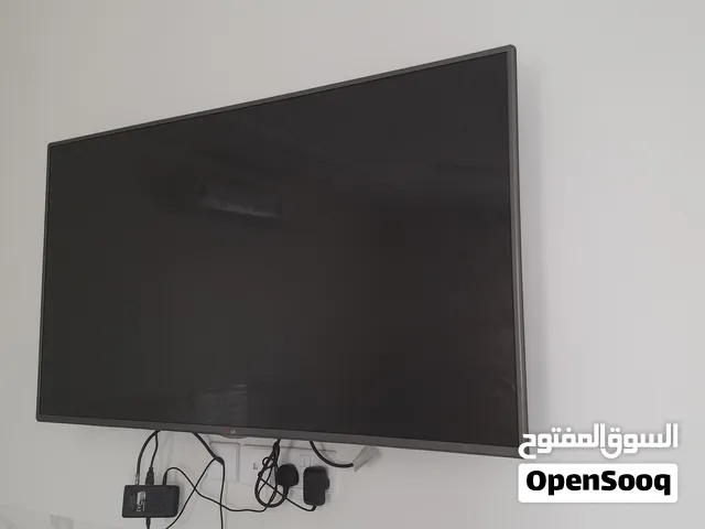 2 اثنين  تلفزيون للبيع يوجد كسر في الشاشة