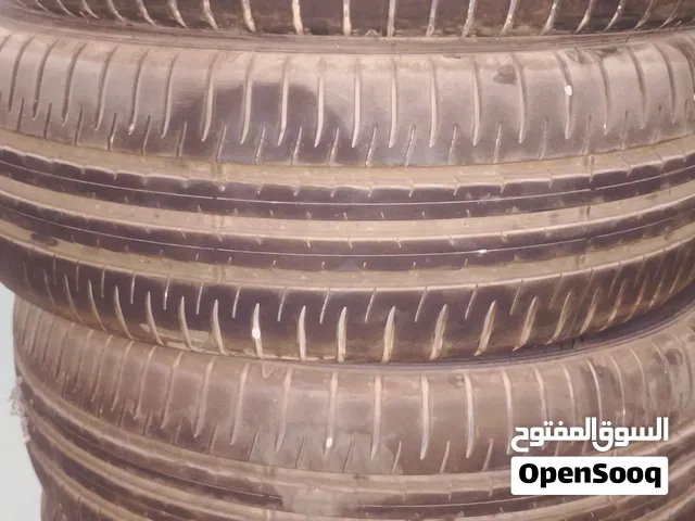 اطارات مستعملة بحالة جيده جدا للبيع.