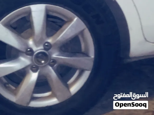 طقم جنوط مستعمل بحالة جيدة من علامة نيسان مقاس 15 إنش والجنطات تبديل