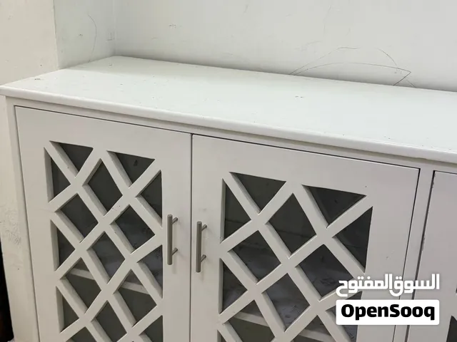 كبت ابيضّ للبيع لايوجد به كسر او خدش أبدا فقط يحتاج صبغ