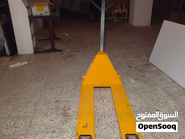 ميز مكتبي .رفوف . كراسي . ترولي . واخشاب اخرى للبيع كامل بسعار مختلفة او بيعة دفعة واحدة