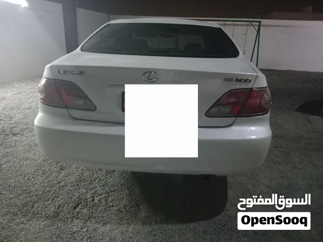 لكزسE330 موديل 2002 مع مواصفات خليجية بحالة ممازة