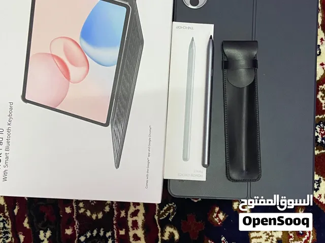 HONOR Pad 10 للبيع نظيف جدا مع كيبورد و قلم مع الكراتين