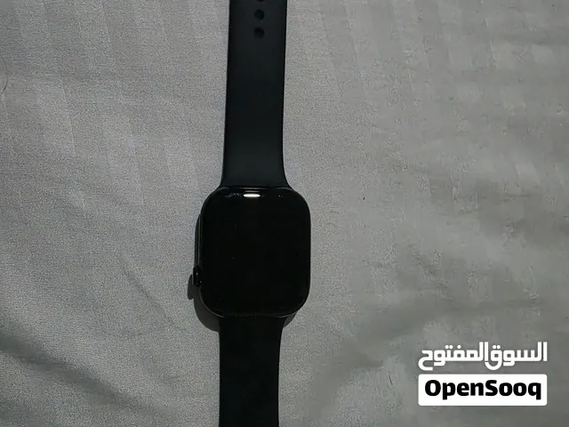 Apple Watch Series 10،  مستخدمه معها 6 كفرات للشاشة و 10 كساتك بعدة الوان