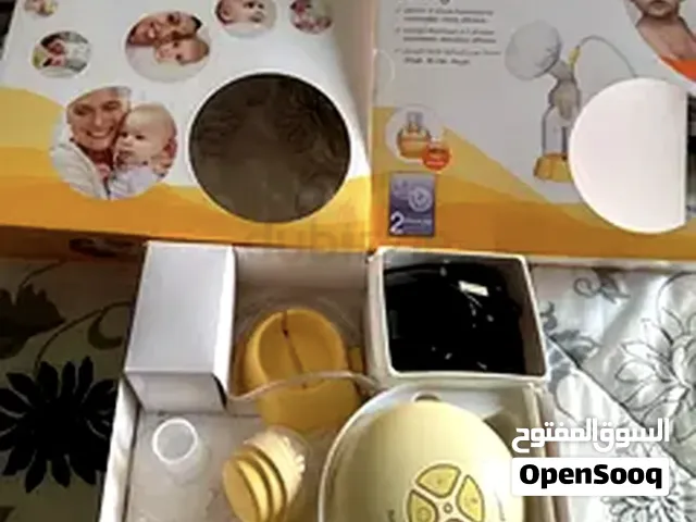 Medela Swing Electric Breast Pump with Accessories - Good Condition