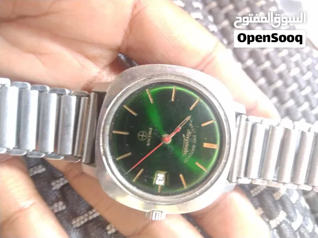 ساعة صليب قديمة جداً مازالت تعمل