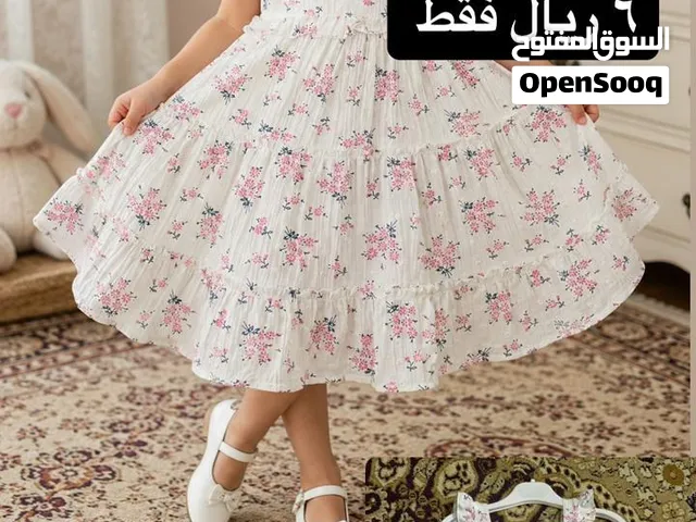 فستان بناتي ابيض بنقوش ورد صغير