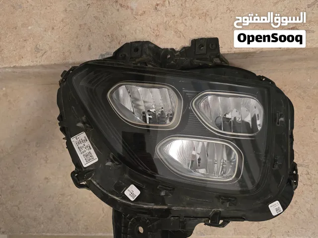ضوء سوزوكي فرونكس 2025 يوجد كسر بكلبسة واحدة فقط موضح بالصورة، الضوء لا يوجد في اعطال