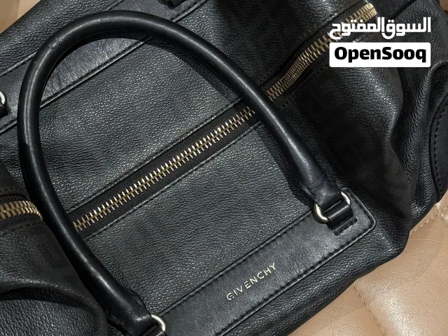 شنطة يد جيفنشي