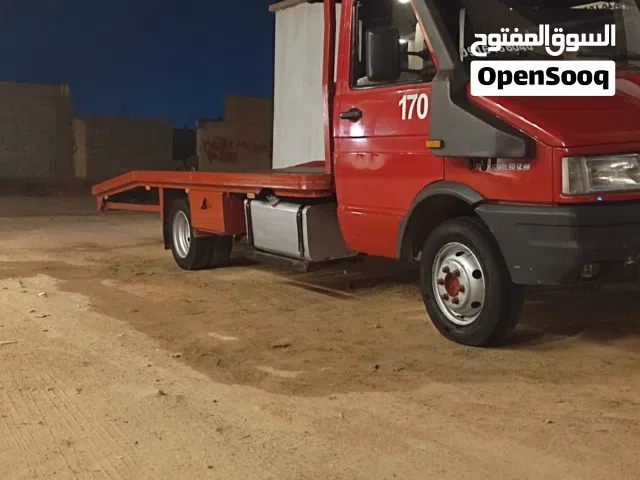 ساحبة لنقل السيارات داخل وخارج طرابلس
