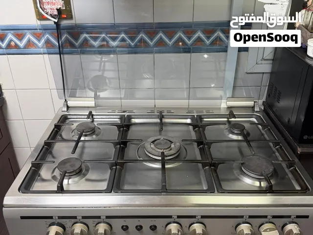 للبيع غاز وفرن مستعمل بحاله جيده مع وجود عطل بالباب الفوت وقابل لتصليح