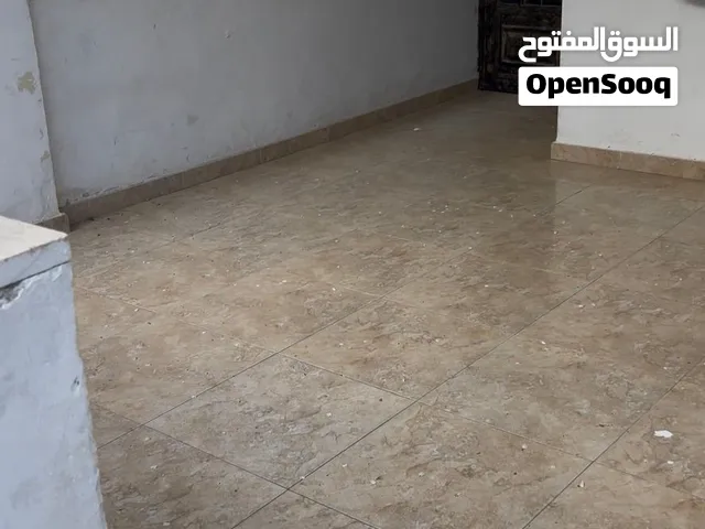 شقه 160 متر للاجار بيتونيا مفرق ال 17 الكروموم الشماليه