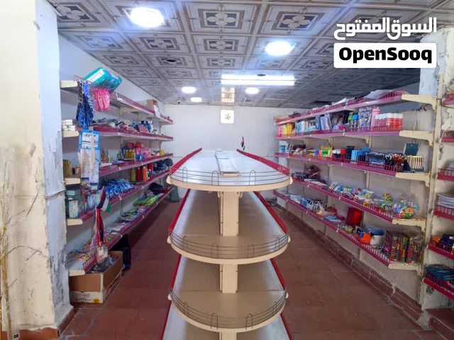 وحدة ارفف وسطيه مكونه من 4 وحدات ووحدة دائرية  اماميه  بحالة ممتازة جدا للبيع