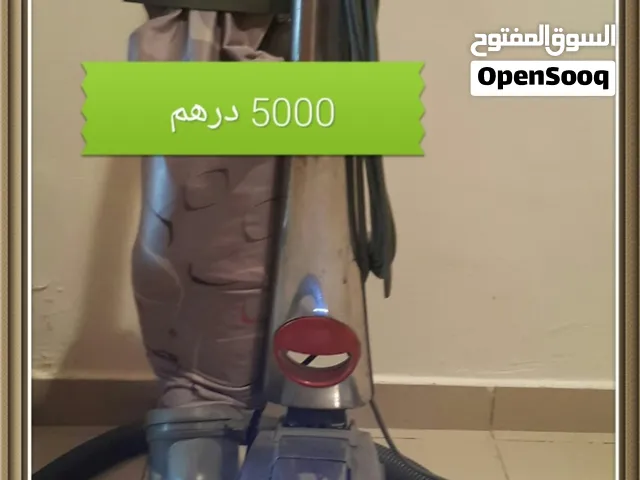 مكنسة كيربي بحالة ممتازة  يوجد بقية القطعة في العلبة غير مستخدمة
