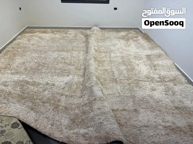 موكيت نوع تاجي وبره عاليه لون الأول زهري والثاني بيج  المقاس : في التفاصيل