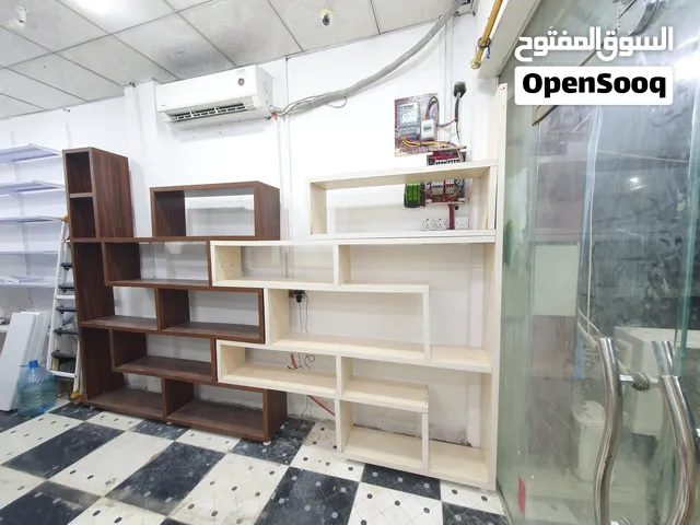 رفوف خشب والمنيوم للبيع جدا قويات وجديدات يصلح ديكور . اسواق غذائيه كوزمتك راسلني وتساب او خاص