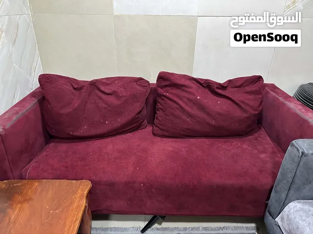 طقم كنب . للمعني