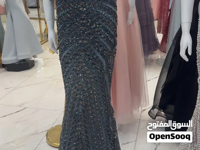 فستان للبيع