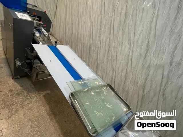 ماكنات وأجهزه  بتقدر تفتح فيها مشغل حلويات او تفتح محل وبعطيك معدات المحل