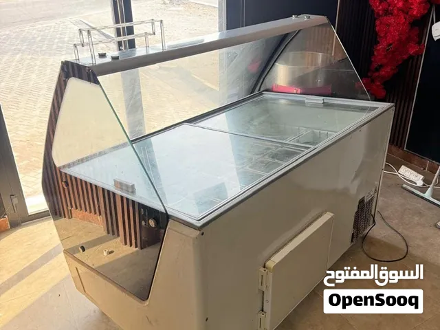 ثلاجة ايسكريم شبه جديده للبيع