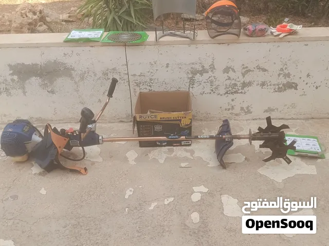 حشاشة اعشاب بحال الوكاله استعمال بسيط كرتونتها معاها وكامل قطعها مع حقيبة العده