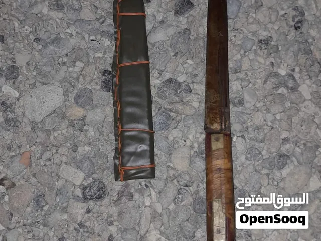 قديمة جدا وفيها ختم عمان