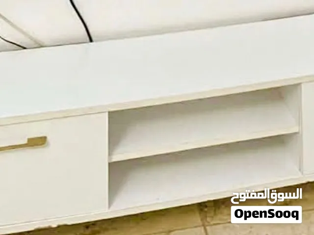 طاولة تلفزيون