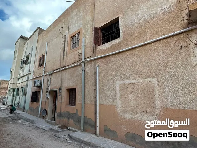 منزل للبيع الهضبه الكيزه قريب لحميع الحدمات مدراس مسجد ابوبكر الصديق ومدرسة الاحرار