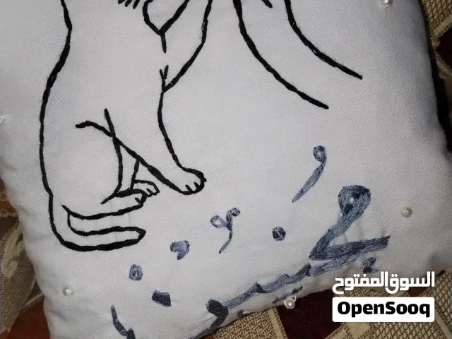 وسادة مطروزة باليد