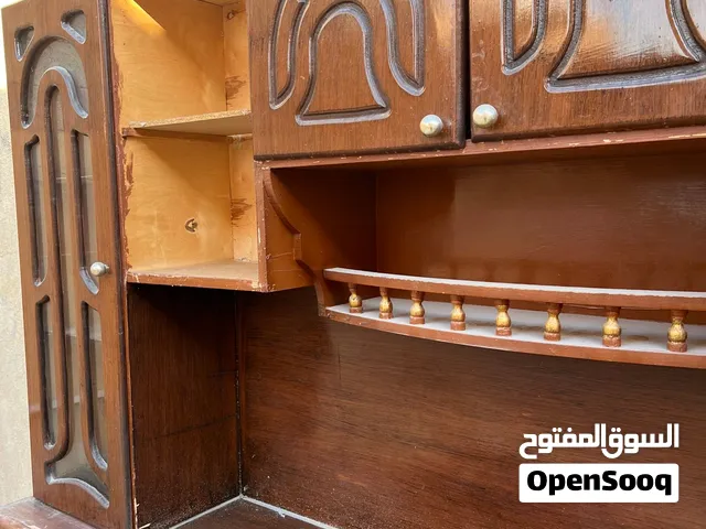دولاب للبيع مستعمل وطاولة رخام