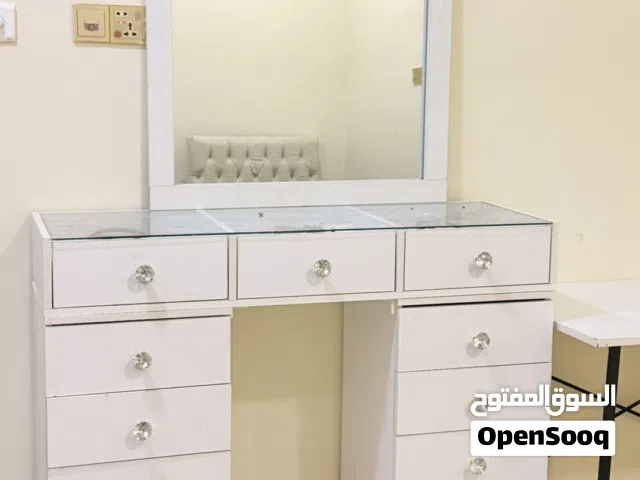 ميز مرايا بناتي
