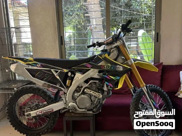 سوزوكي RM-Z450 موديل 2022 مستعملة من نوع جبلي بجهد 250-499 سي سي