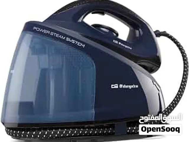 مكواة بخار من أوربيجوزو (Orbegozo VP 8550) باللون الأزرق، وهي مزودة بخزان مياه قابل للإزالة سعة 1.2