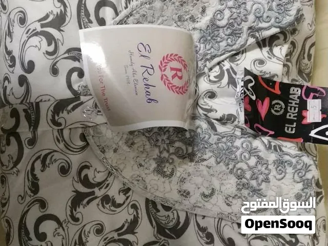 ملابس للبيع