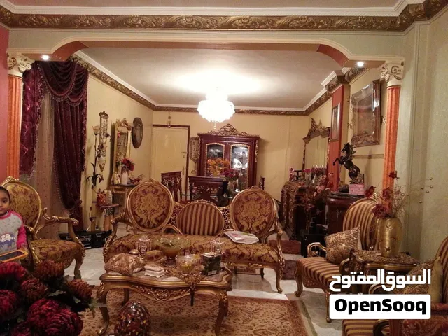 الصالونات اتنين صالون بحاله فوق الممتازه ومنفوخين الشلت والضهر مش هبطانين لان مستعملوش تماما