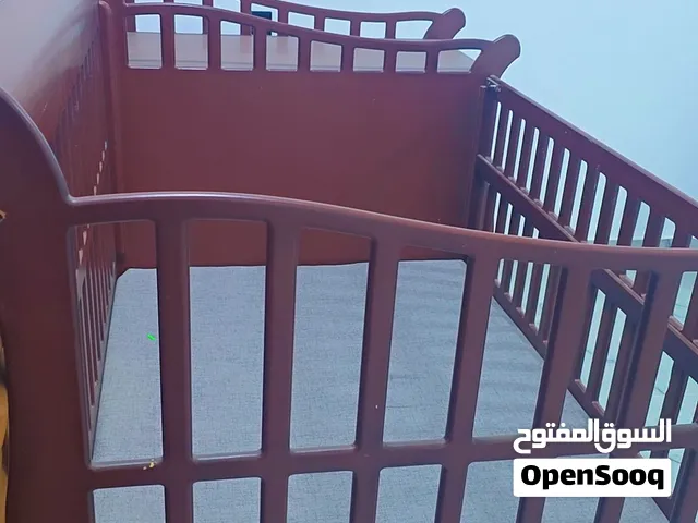 سرير أطفال بجوده عاليه من خشب الزان