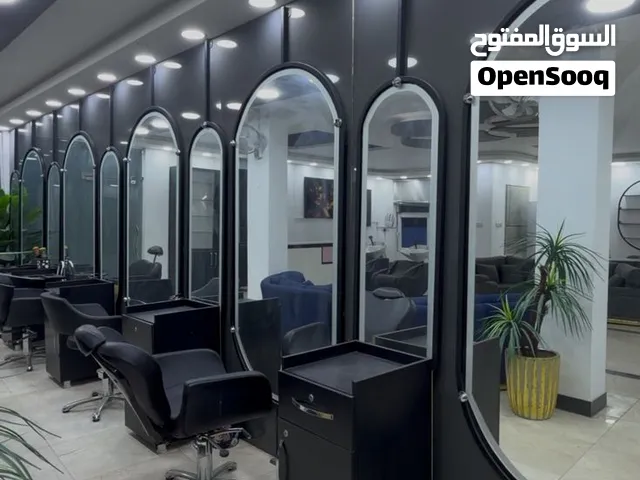 متوفر للإيجار في الطويسة شارع اللجنة الأولمبية صالون نسائي مؤثث بالكامل وجاهز للعمل،