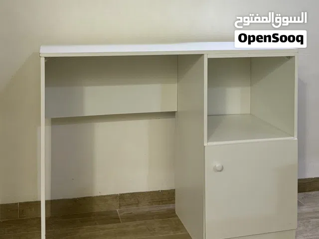 طاولة مكتب
