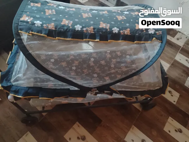 سرير بيبي للبيع استعمال بسيط 35 دينار